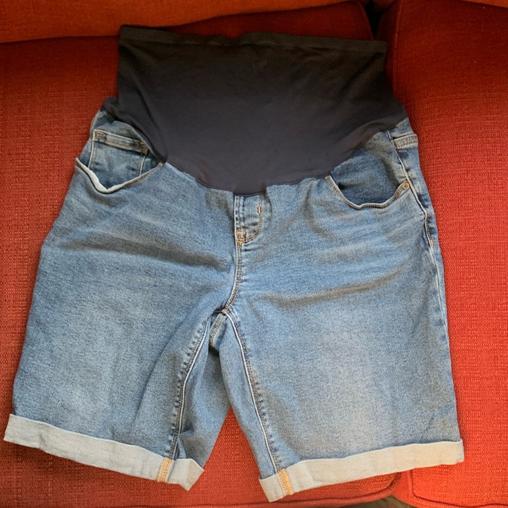 Maternity blue jeans
